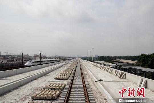 贵广南广铁路广州枢纽最长桥—东平水道特大桥架通