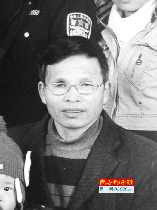 江西偷拍县长收礼视频父子被起诉 检方未提涉黑(图)