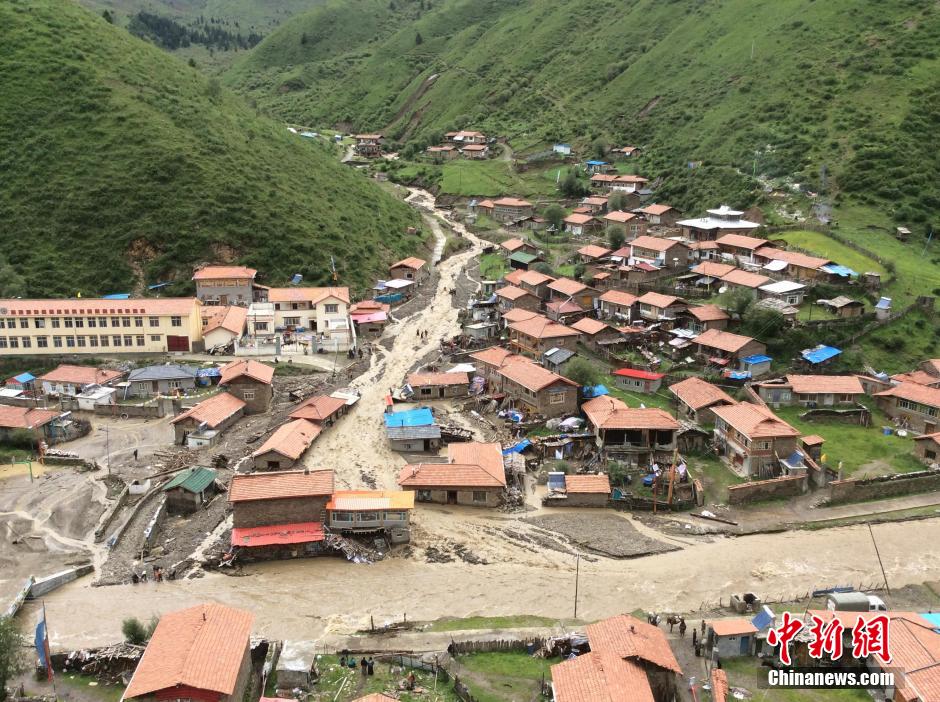 阿坝县茸安乡格尔登玛受灾现场。 李慧蛟 摄