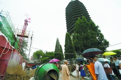 天宁寺内建楼房被令停工 距千年古塔仅20多米