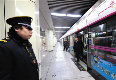 乘北京地铁今起最低3元预计新票价周一迎“大考”