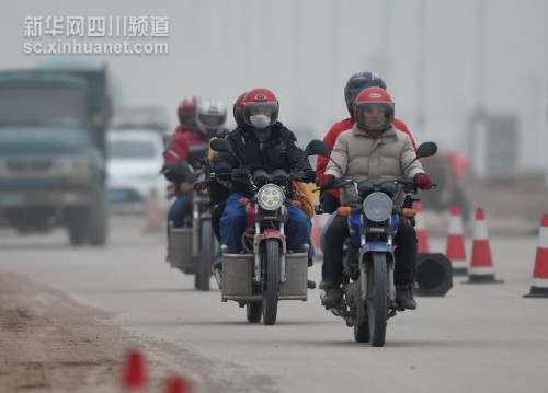 （来自一线的调查报告·图文互动）（1）不畏风雨 只为回家——新华社记者随摩托车大军千里骑行返乡记