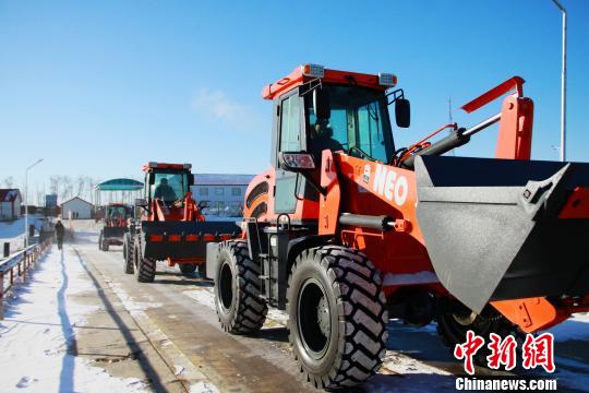 中俄货运浮箱固冰通道9日正式通车