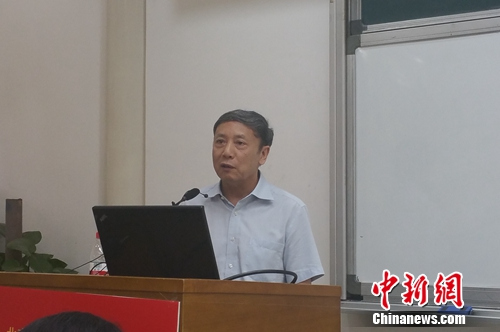 中国社会科学院副院长蔡昉。中新网</a><p  align=