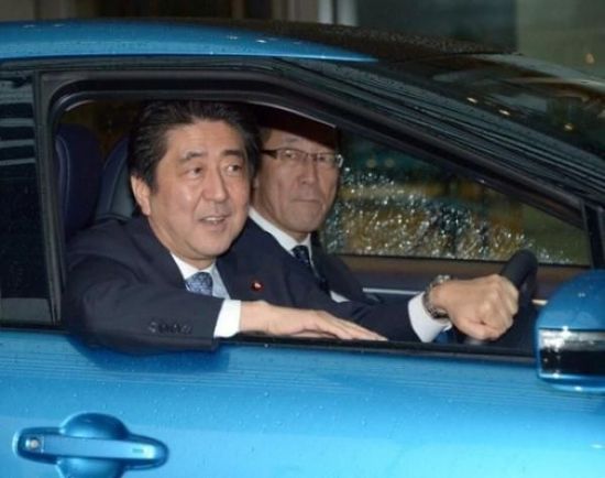 丰田新车请首相安倍代言 中国经销商叫苦不迭