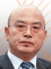 五矿集团董事长何文波何文波现年60岁，在上海宝钢集团工作30多年，于1982年加入宝钢集团，2010年4月起担任宝钢股份董事长。2014年8月份，何文波从宝钢集团空降到五矿集团担任总经理。