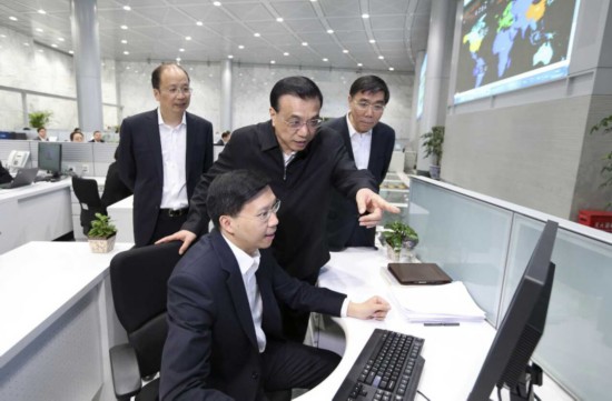 李克强：服务小微企业既要靠大银行，还要靠中小银行