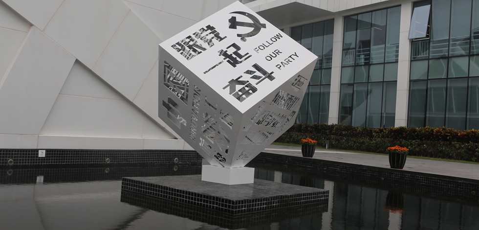 【组图】两岸新媒体大陆行记者团参访前海深港青年梦工厂